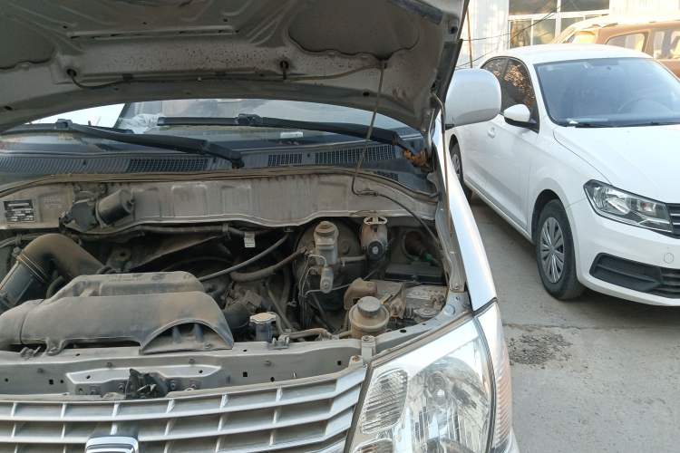 Used Jinbei Grace 2013 2.0L Zhi Ling Standard Version 11-Seater National Games Commemorative Edition Euro 5 10-Seater Engine Bay Left