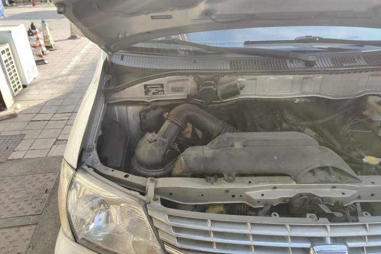 Used Jinbei Grace 2013 2.0L Zhi Ling Standard Model 9-Seater National Games Commemorative Edition China IV Emission Standard 9 Seats Engine Bay Right
