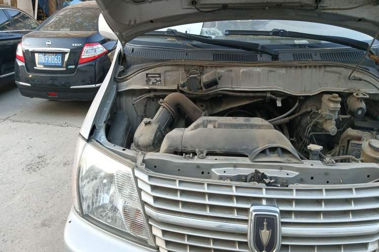 Used Jinbei Grace 2013 2.0L Zhi Ling Standard Version 11-Seater National Games Commemorative Edition Euro 5 10-Seater Engine Bay Right