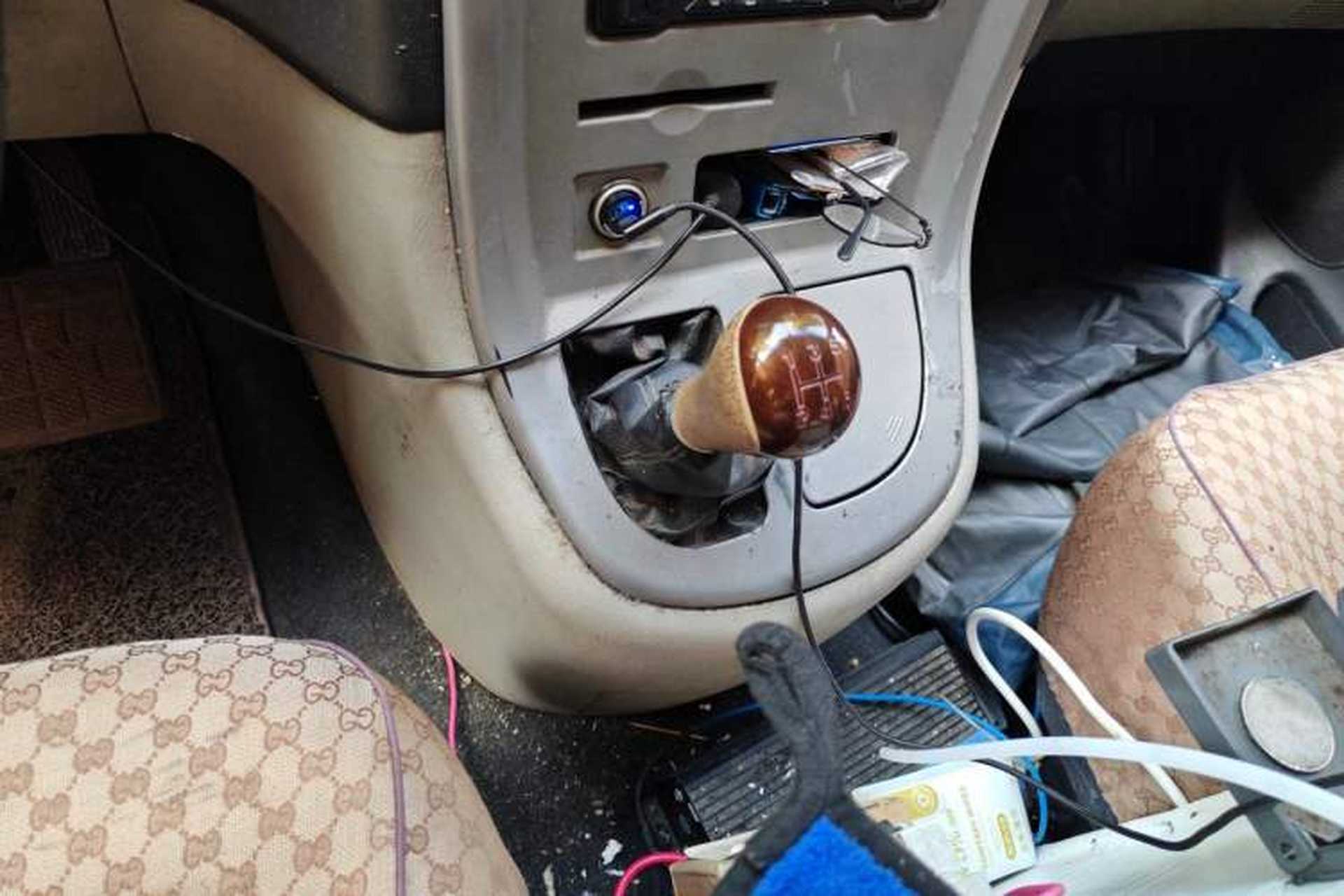 Used Jinbei Grace 2013 2.0L Zhi Ling Standard 7-Seater All-Games Commemorative Version China IV Standard Gear Lever
