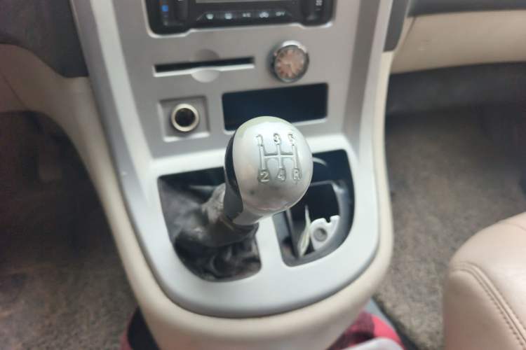 Used Jinbei Grace 2013 2.0L Zhi Ling Standard 7-Seater All-Games Commemorative Version China IV Standard Gear Lever