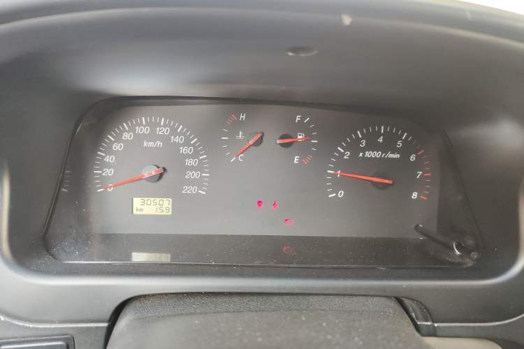 Used Jinbei Grace 2013 2.0L Zhi Ling Standard Model 9-Seater National Games Commemorative Edition China IV Emission Standard 9 Seats Instrument Cluster