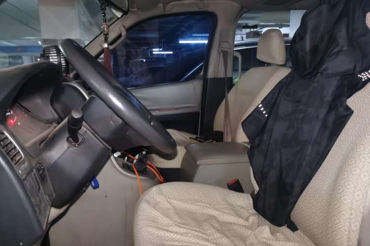 Used Jinbei Grace 2013 2.0L Zhi Ling Luxury 11-Seater National Games Commemorative Edition China IV Standard 10 Seaters Left Front Seat