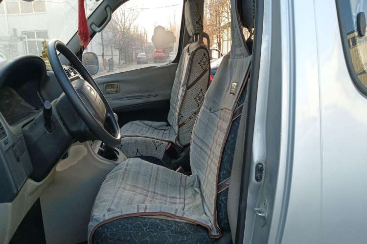 Used Jinbei Grace 2013 2.0L Zhi Ling Standard Version 11-Seater National Games Commemorative Edition Euro 5 10-Seater Left Front Seat