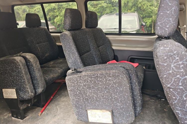 Used Jinbei Grace 2013 2.0L Zhi Ling Standard Model 9-Seater National Games Commemorative Edition China IV Emission Standard 9 Seats Left Rear Seat