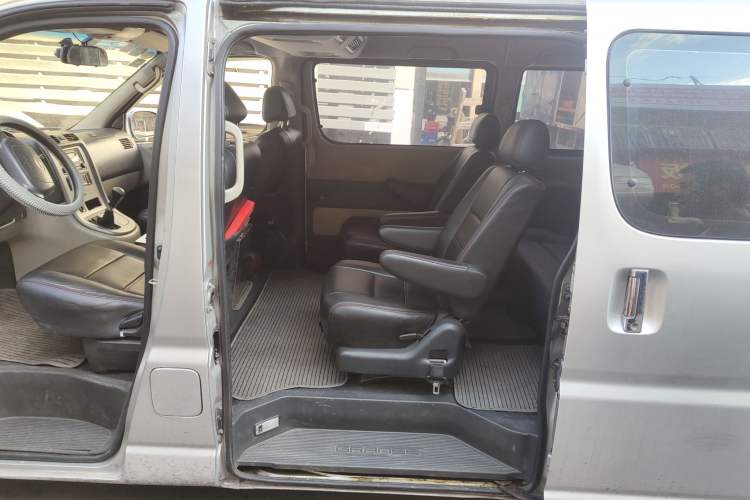Used Jinbei Grace 2013 2.0L Zhi Ling Standard Model 9-Seater National Games Commemorative Edition China IV Emission Standard 9 Seats Left Rear Seat