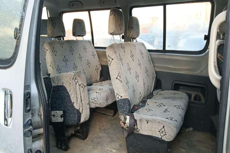Used Jinbei Grace 2013 2.0L Zhi Ling Standard Version 11-Seater National Games Commemorative Edition Euro 5 10-Seater Left Rear Seat