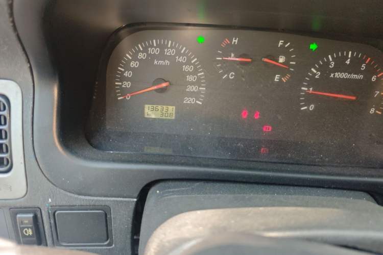 Used Jinbei Grace 2013 2.0L Zhi Ling Standard Model 9-Seater National Games Commemorative Edition China IV Emission Standard 9 Seats Odometer Close Up