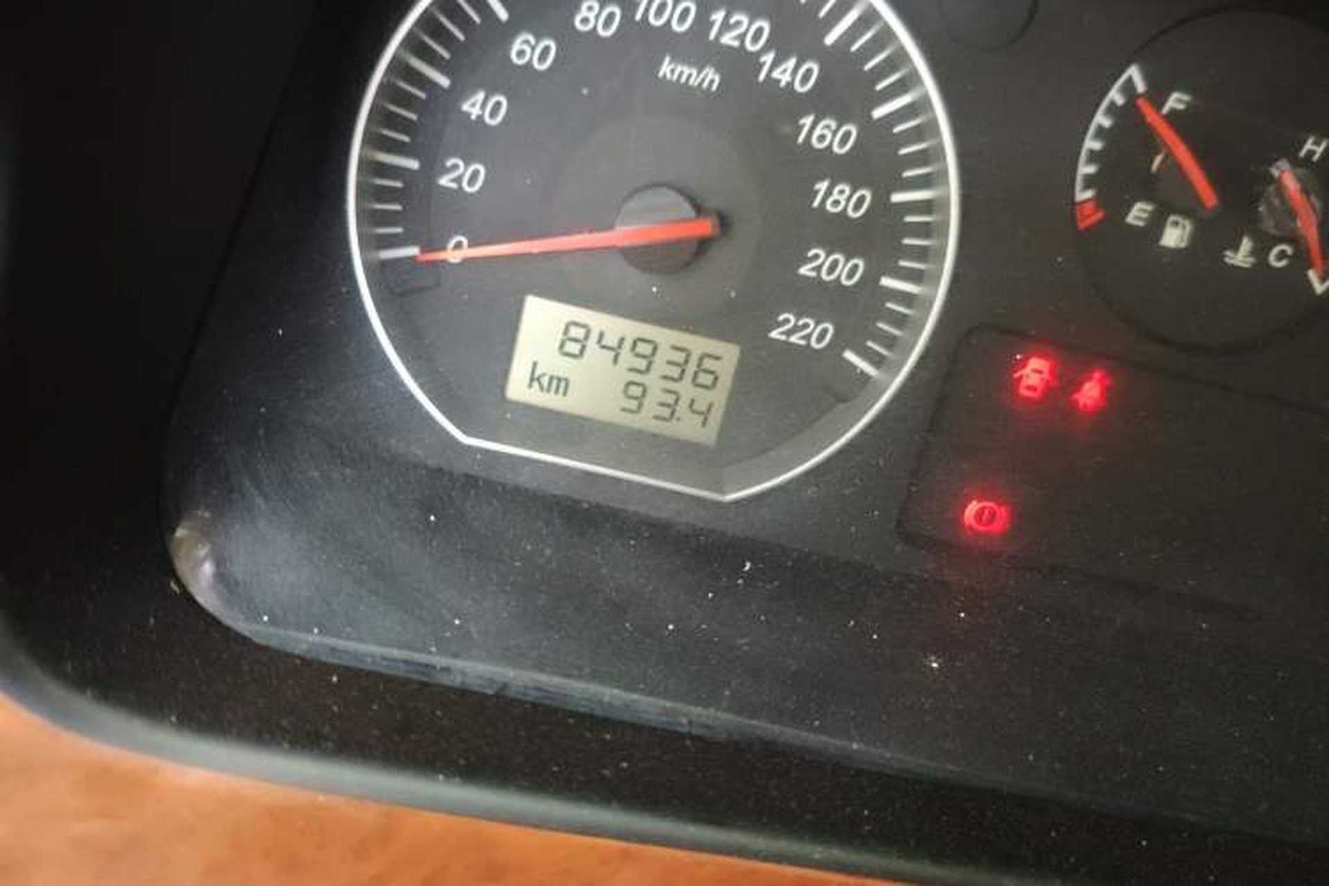 Used Jinbei Grace 2013 2.0L Zhi Ling Standard Version 7-Seater National Games Commemorative Edition China V Standard Odometer Close Up