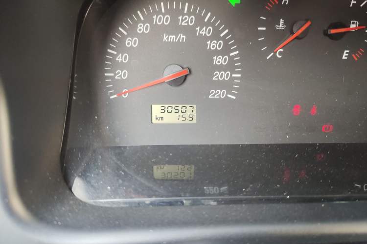 Used Jinbei Grace 2013 2.0L Zhi Ling Standard Model 9-Seater National Games Commemorative Edition China IV Emission Standard 9 Seats Odometer Close Up