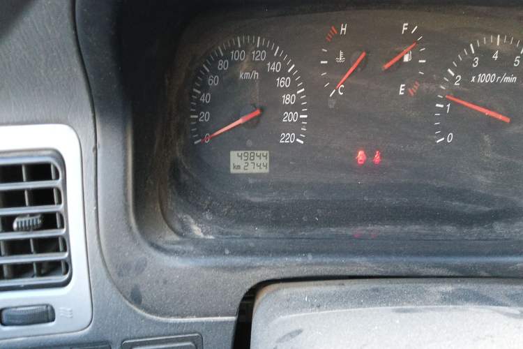 Used Jinbei Grace 2013 2.0L Zhi Ling Standard Version 11-Seater National Games Commemorative Edition Euro 5 10-Seater Odometer Close Up