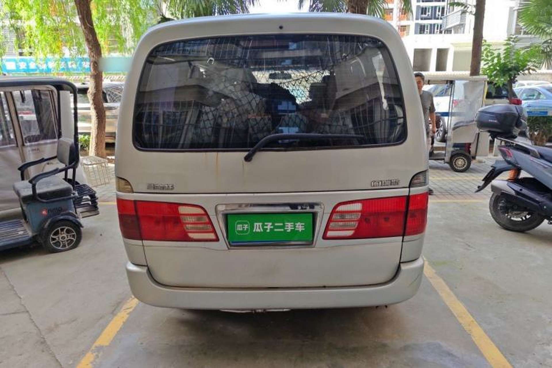 Used Jinbei Grace 2013 2.0L Zhi Ling Standard 7-Seater All-Games Commemorative Version China IV Standard Rear