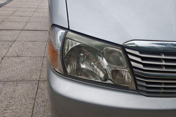 Used Jinbei Grace 2013 2.0L Zhi Ling Standard Model 9-Seater National Games Commemorative Edition China IV Emission Standard 9 Seats Right Front Headlight