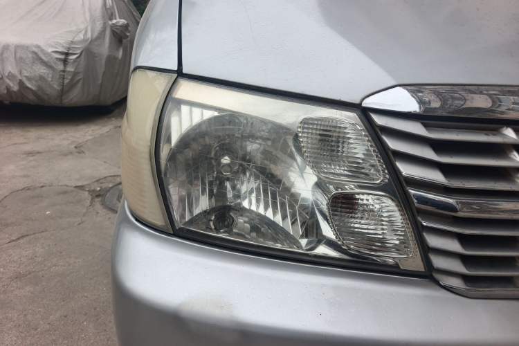 Used Jinbei Grace 2013 2.0L Zhi Ling Standard 7-Seater All-Games Commemorative Version China IV Standard Right Front Headlight