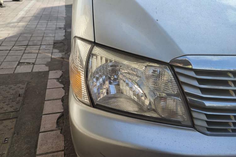 Used Jinbei Grace 2013 2.0L Zhi Ling Standard Model 9-Seater National Games Commemorative Edition China IV Emission Standard 9 Seats Right Front Headlight