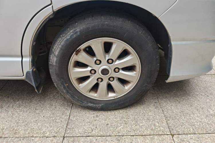 Used Jinbei Grace 2013 2.0L Zhi Ling Standard Model 9-Seater National Games Commemorative Edition China IV Emission Standard 9 Seats Right Front Wheel Hub