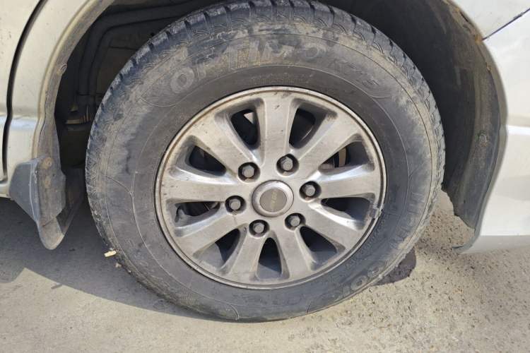Used Jinbei Grace  Right Front Wheel Hub