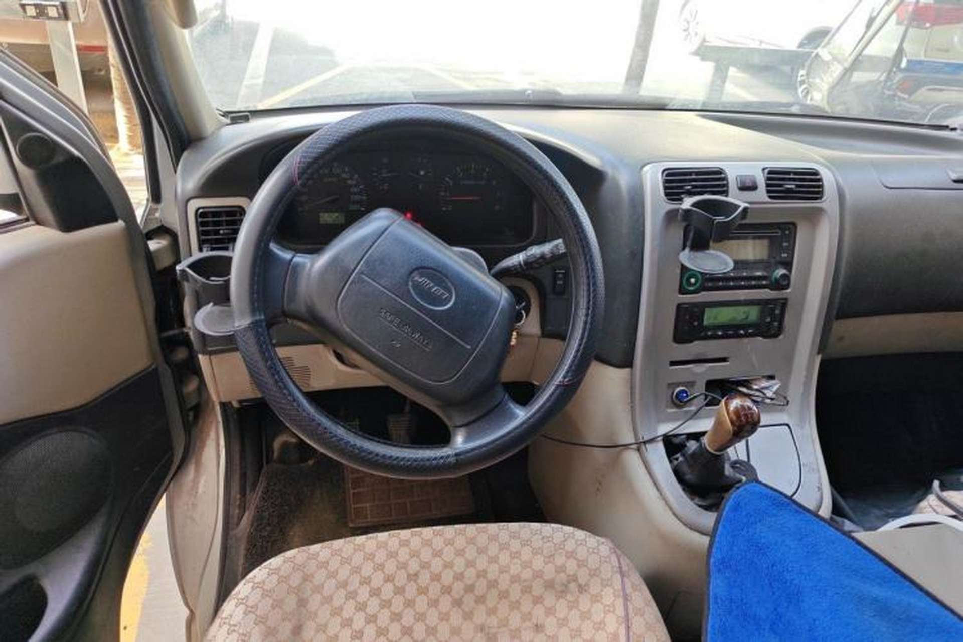 Used Jinbei Grace 2013 2.0L Zhi Ling Standard 7-Seater All-Games Commemorative Version China IV Standard Steering Wheel