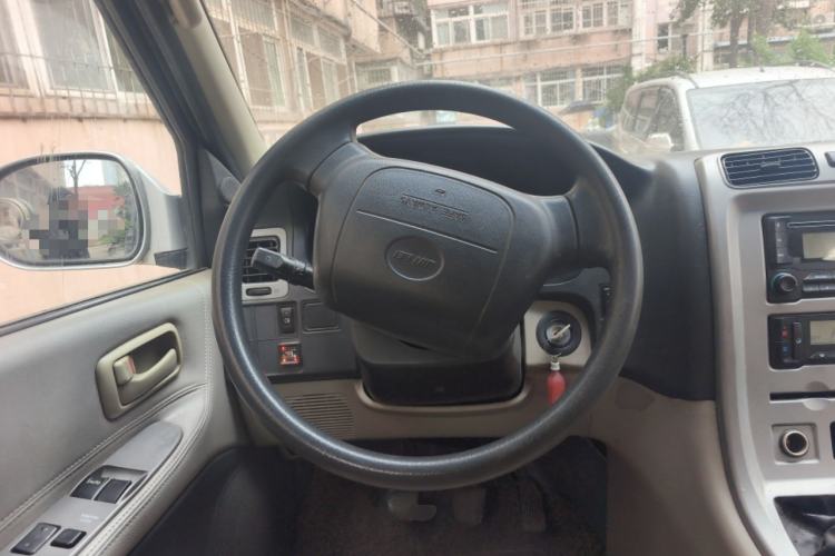Used Jinbei Grace 2013 2.0L Zhi Ling Standard 7-Seater All-Games Commemorative Version China IV Standard Steering Wheel