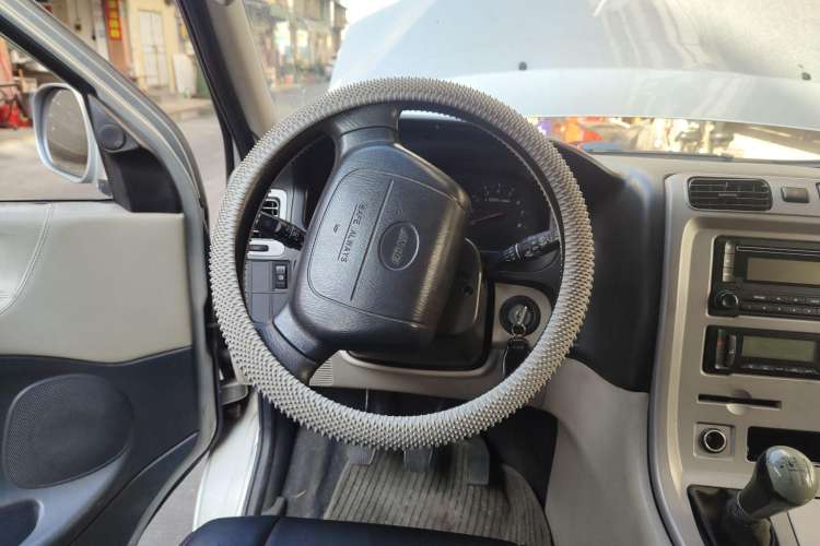 Used Jinbei Grace 2013 2.0L Zhi Ling Standard Model 9-Seater National Games Commemorative Edition China IV Emission Standard 9 Seats Steering Wheel
