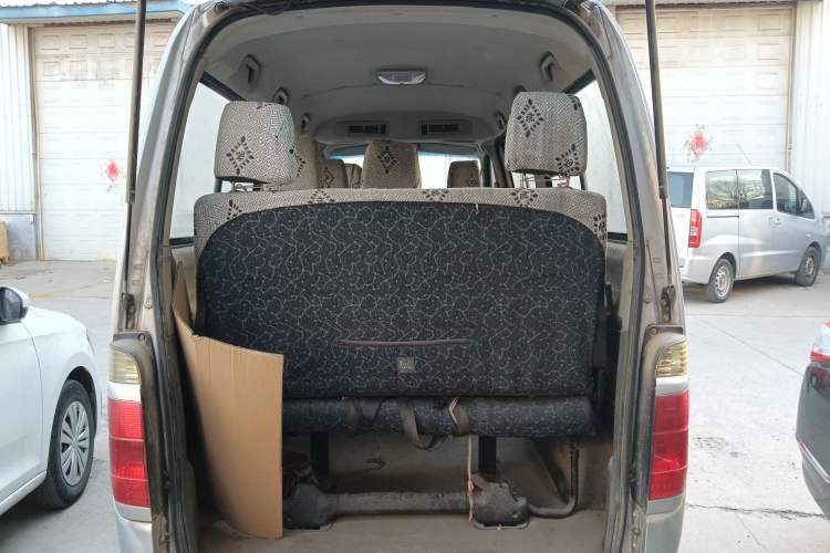 Used Jinbei Grace 2013 2.0L Zhi Ling Standard Version 11-Seater National Games Commemorative Edition Euro 5 10-Seater Trunk