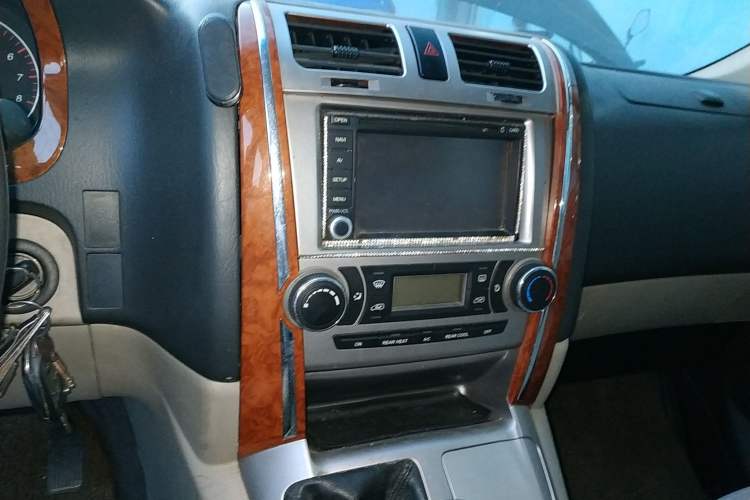 Used Jinbei Grace 2014 2.0L Luxury Short-Wheelbase 7-Seater 1TR Audio And AC Panel