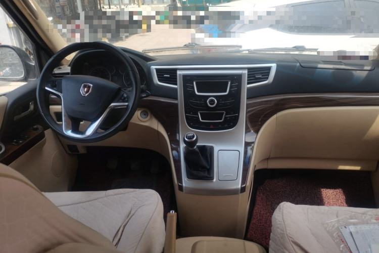 Used Jinbei Grace 2014 2.4L Standard Version Long Wheelbase 10-Seater 4RB2 Center Console