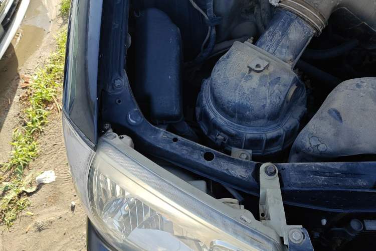 Used Jinbei Grace  Engine Bay Right