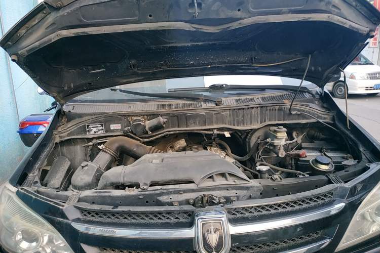 Used Jinbei Grace 2014 2.0L Luxury Short-Wheelbase 7-Seater 1TR Engine Bay