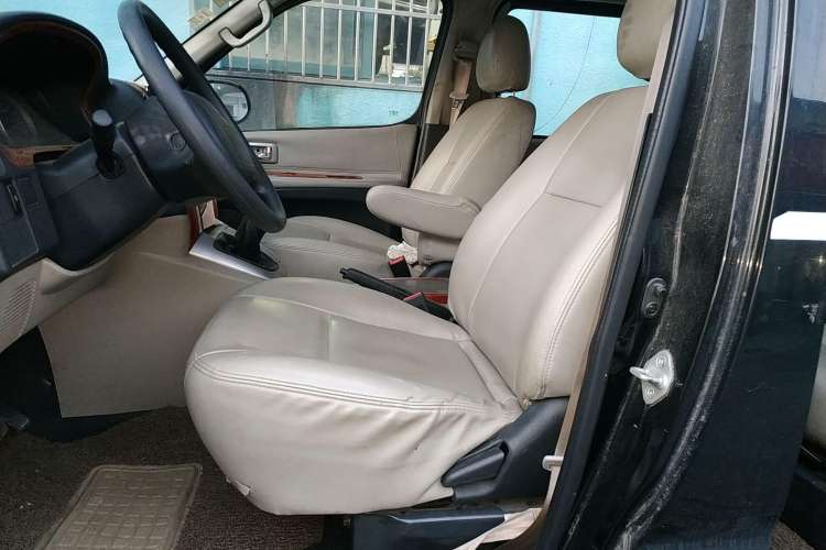 Used Jinbei Grace 2014 2.0L Luxury Short-Wheelbase 7-Seater 1TR Left Front Seat