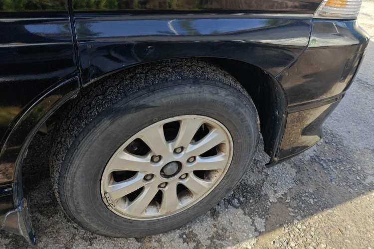 Used Jinbei Grace  Right Front Wheel Hub