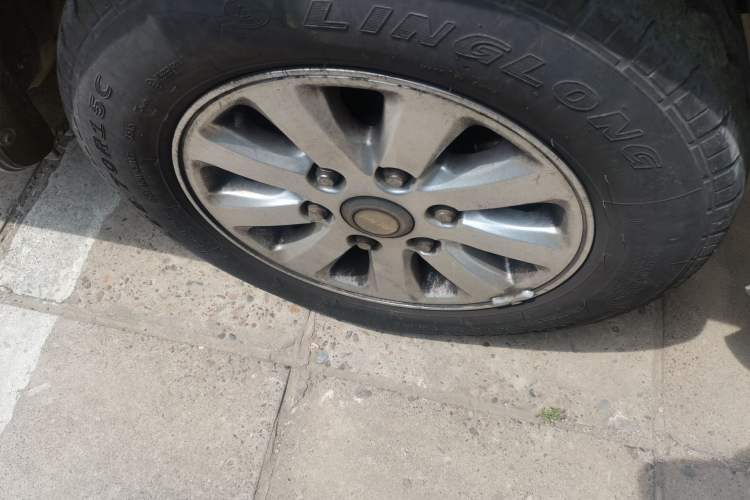 Used Jinbei Grace 2014 2.4L Standard Version Long Wheelbase 10-Seater 4RB2 Right Front Wheel Hub