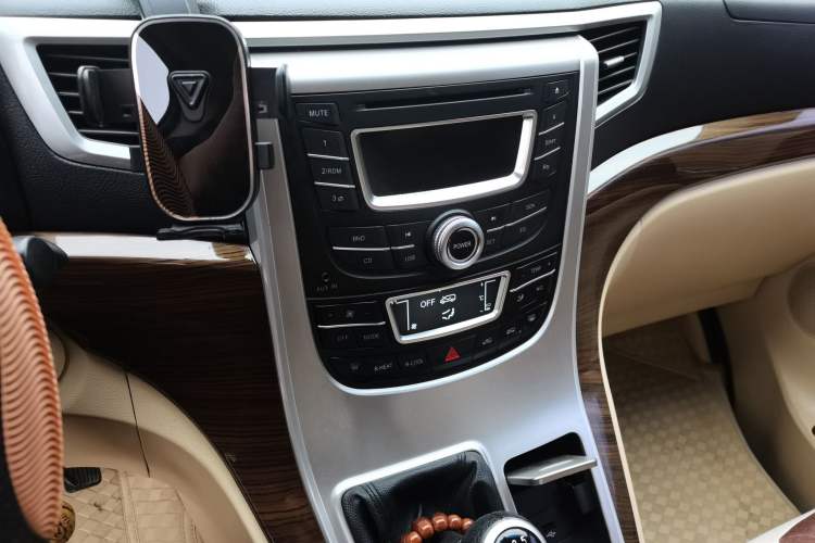 Used Jinbei Grace 2014 2.0L Luxury Short-Wheelbase 7-Seater 1TR Audio And AC Panel