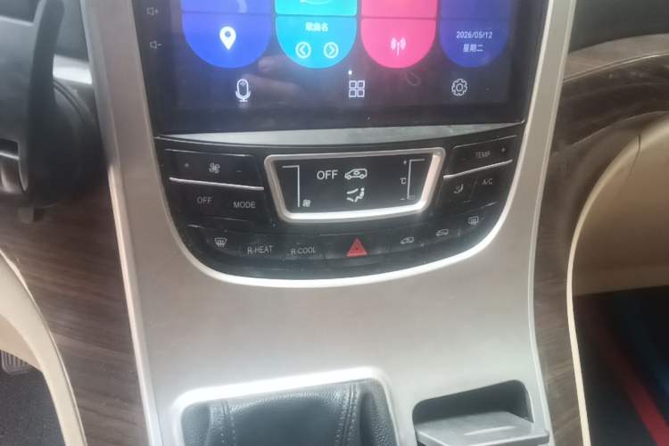 Used Jinbei Grace 2014 2.4L Standard Version Long Wheelbase 9-Seater 4RB2 Audio And AC Panel