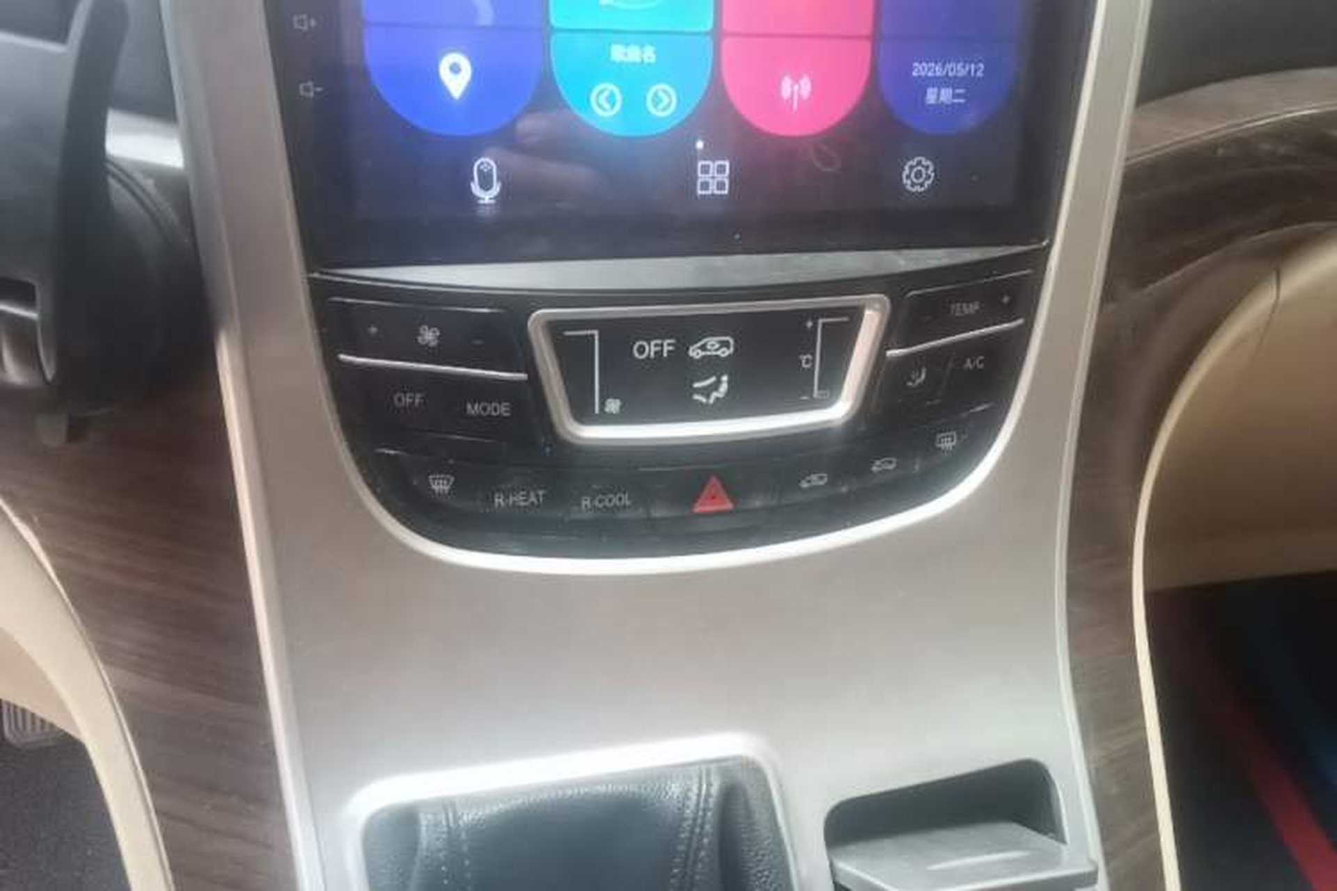 Used Jinbei Grace 2014 2.4L Standard Version Long Wheelbase 9-Seater 4RB2 Audio And AC Panel