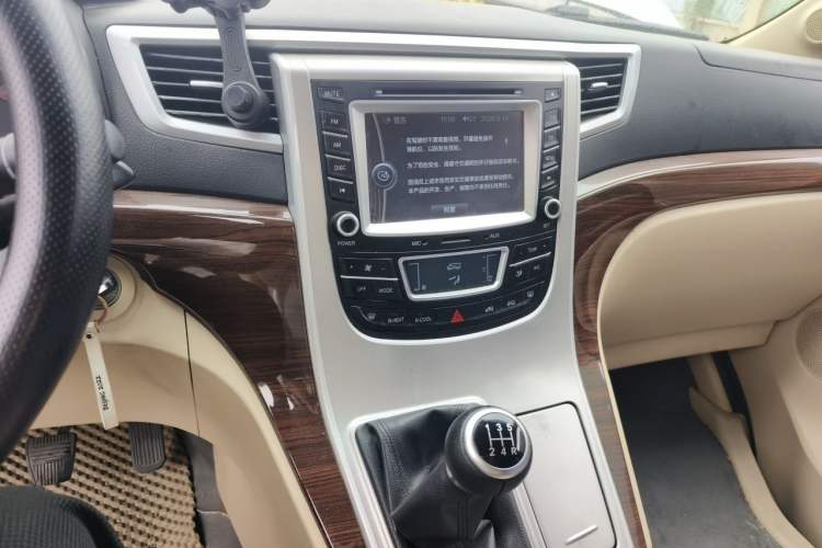 Used Jinbei Grace 2014 2.4L Luxury Model Long Wheelbase 9-Seater 4RB2 Audio And AC Panel