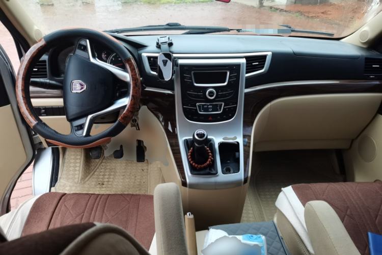 Used Jinbei Grace 2014 2.0L Luxury Short-Wheelbase 7-Seater 1TR Center Console