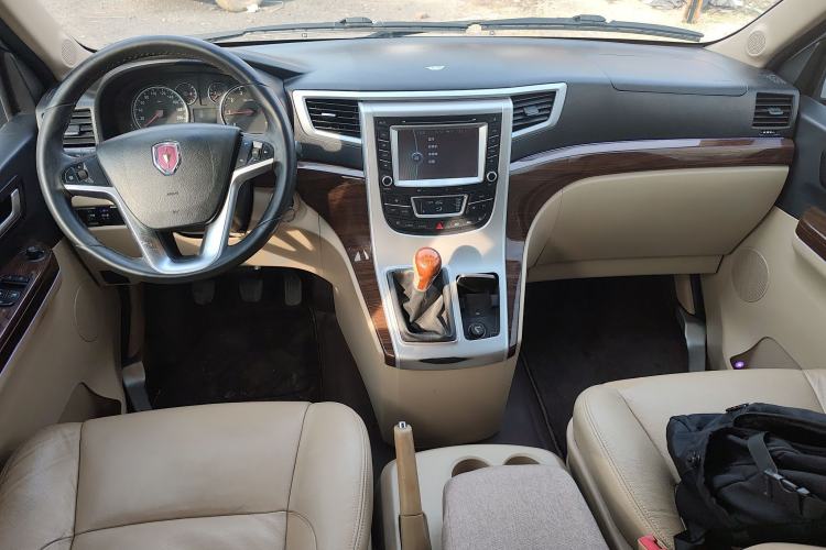 Used Jinbei Grace 2014 2.4L Standard Short-Wheelbase 7-Seater 4RB2 Center Console