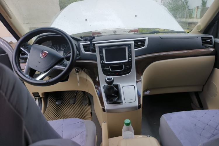 Used Jinbei Grace 2014 2.4L Luxury Model Long Wheelbase 9-Seater 4RB2 Center Console