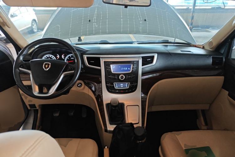 Used Jinbei Grace 2014 2.4L Standard Version Long Wheelbase 9-Seater 4RB2 Center Console