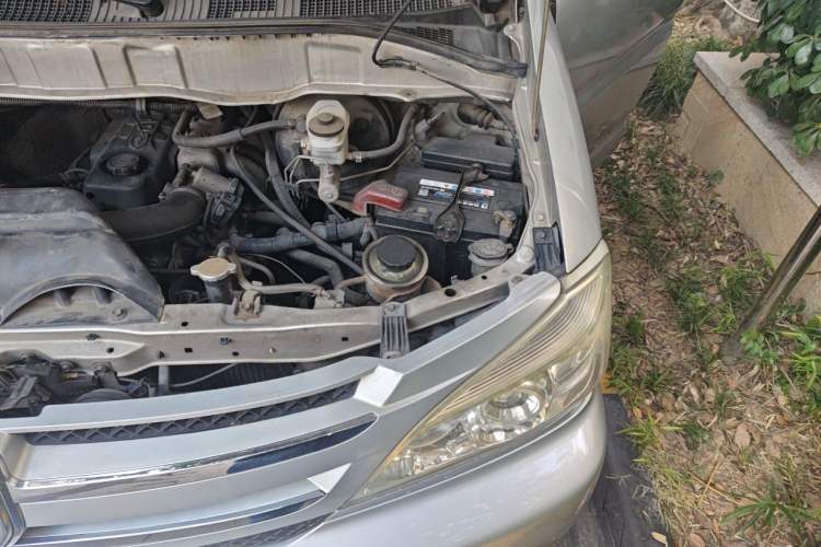 Used Jinbei Grace  Engine Bay Left