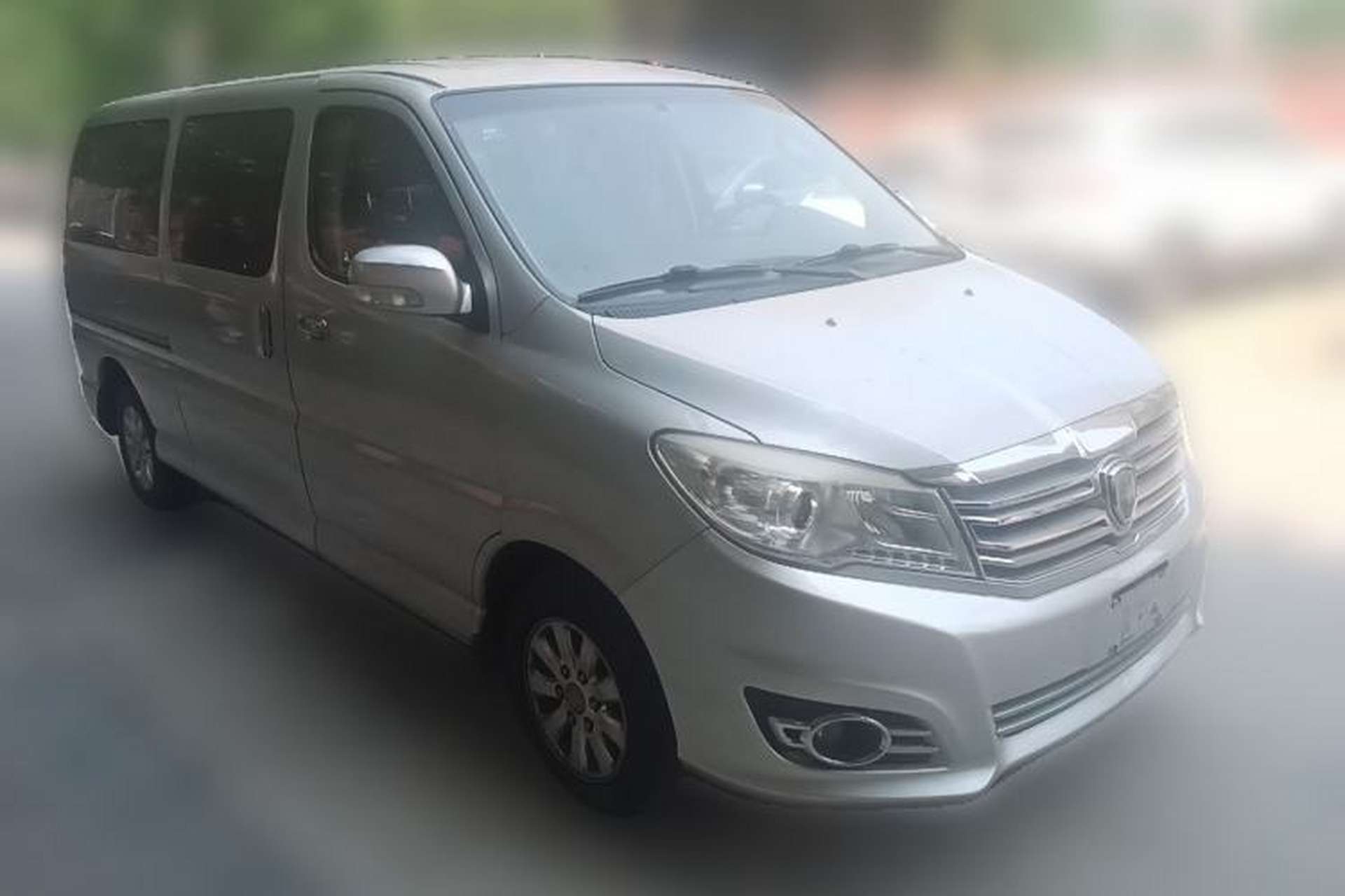 Used Jinbei Grace 2014 2.4L Standard Version Long Wheelbase 9-Seater 4RB2 Front Right 45 Deg
