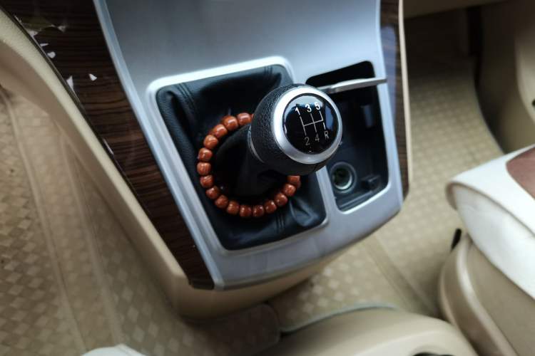 Used Jinbei Grace 2014 2.0L Luxury Short-Wheelbase 7-Seater 1TR Gear Lever