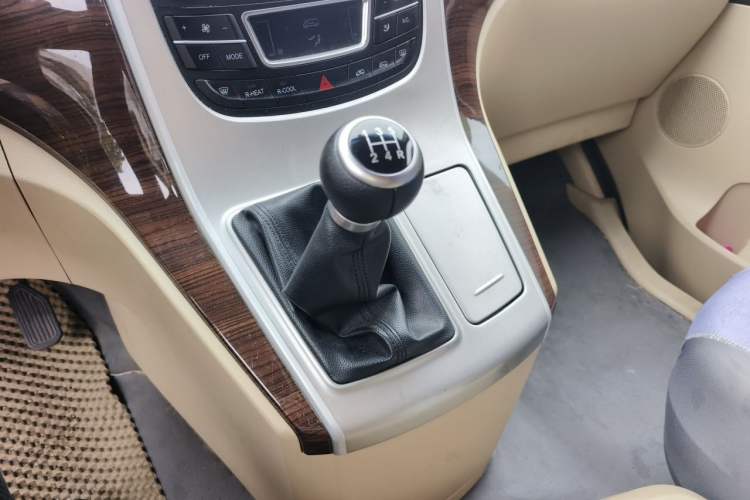 Used Jinbei Grace 2014 2.4L Luxury Model Long Wheelbase 9-Seater 4RB2 Gear Lever