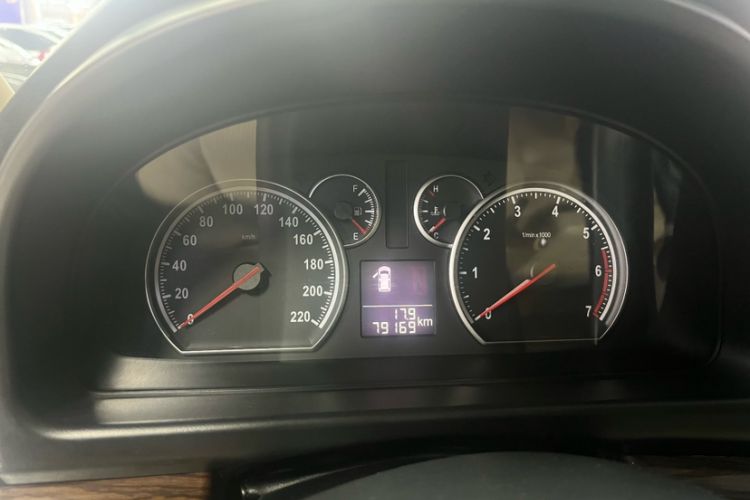 Used Jinbei Grace 2014 2.0L Luxury Short-Wheelbase 7-Seater 1TR Odometer Close Up