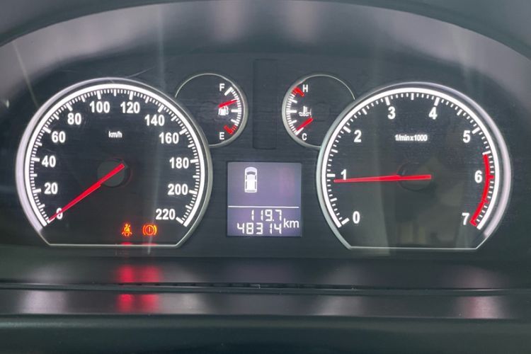 Used Jinbei Grace 2014 2.0L Luxury Short-Wheelbase 7-Seater 1TR Odometer Close Up