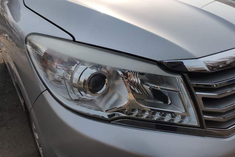 Used Jinbei Grace 2014 2.4L Standard Short-Wheelbase 7-Seater 4RB2 Right Front Headlight