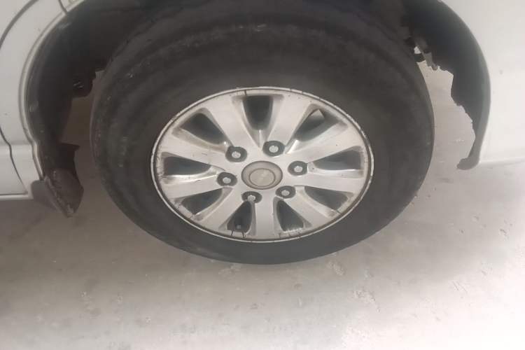 Used Jinbei Grace 2014 2.4L Standard Version Long Wheelbase 9-Seater 4RB2 Right Front Wheel Hub