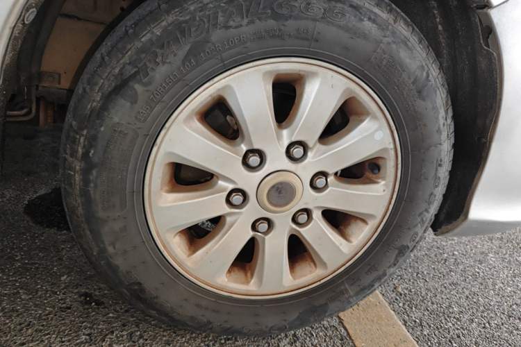 Used Jinbei Grace 2014 2.4L Standard Version Long Wheelbase 9-Seater 4RB2 Right Front Wheel Hub