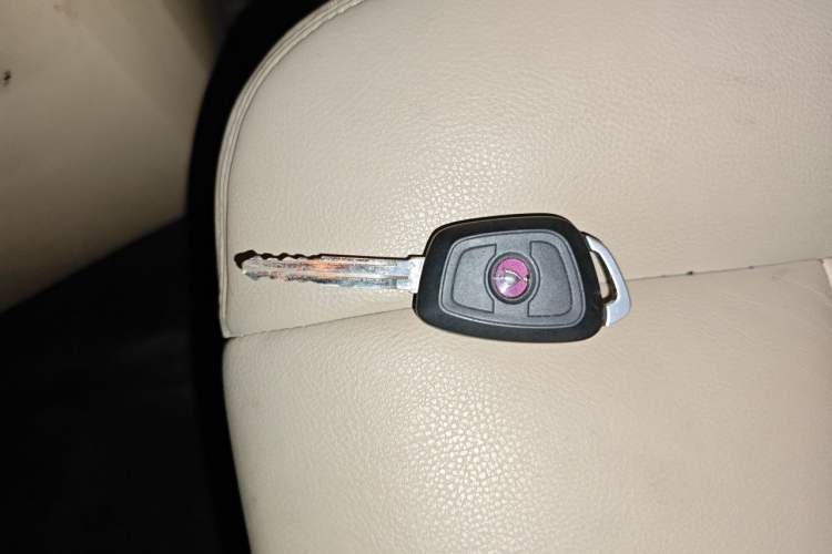 Used Jinbei Grace 2014 2.4L Standard Version Long Wheelbase 9-Seater 4RB2 Vehicle Key